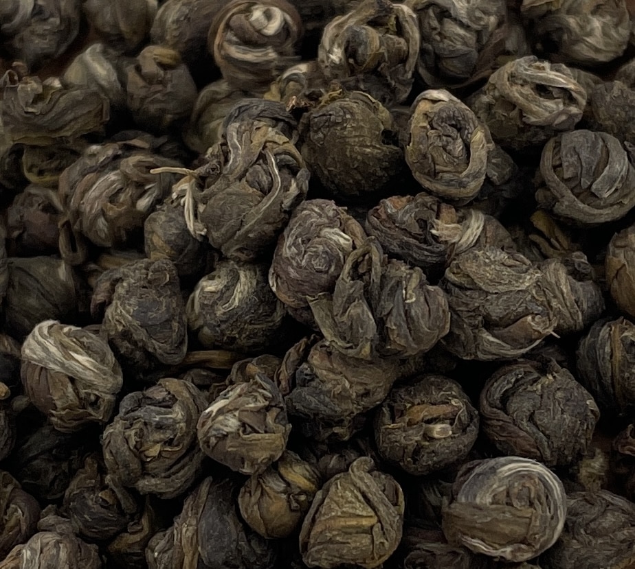 Thé vert de haute qualité parfumé naturellement aux fleurs de jasmin, issu de l’agriculture biologique.