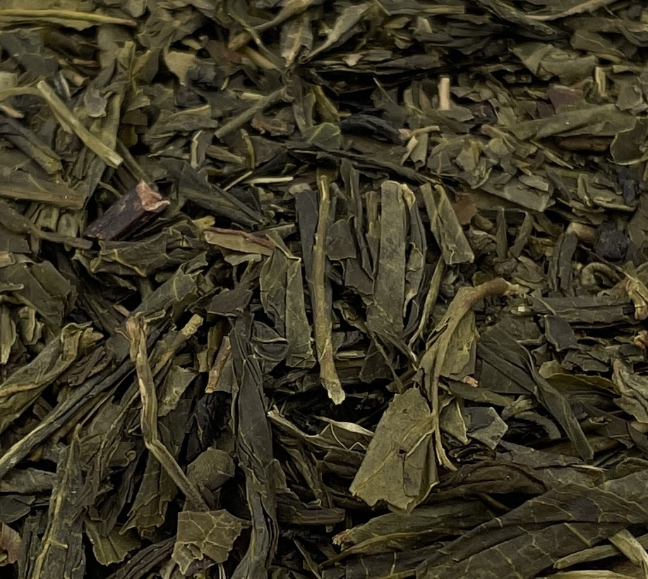 ce Sencha révèle une liqueur d’un vert éclatant, aux notes végétales fraîches, légèrement iodées, et à l’amertume parfaitement maîtrisée.