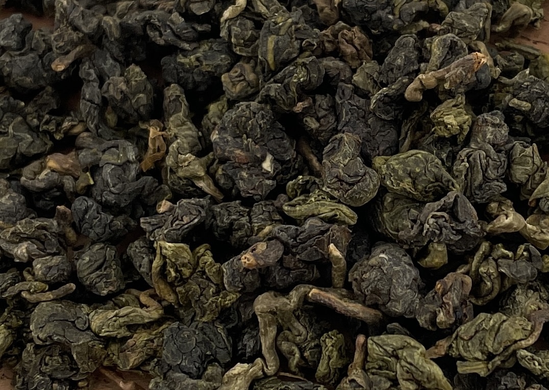 Il s’agit d’un thé au goût vif, légèrement fumé, végétal, parfois astringent si trop infusé.