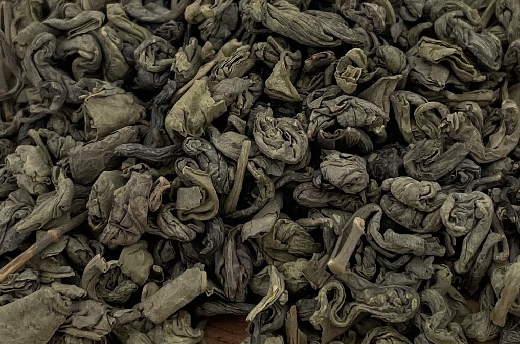 Thé semi-oxydé parfumé naturellement avec des fleurs d’Osmanthus originaire de Chine.